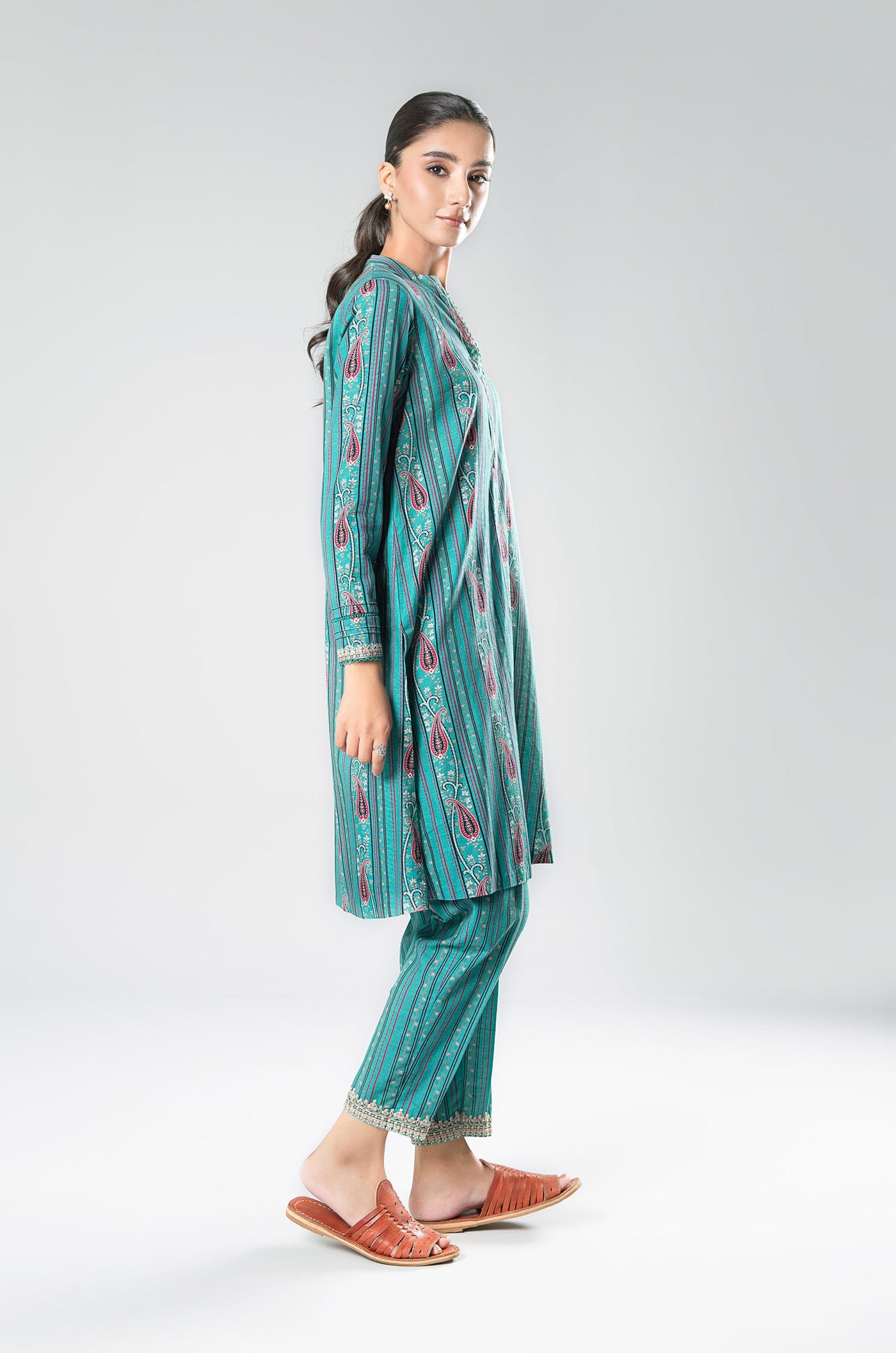 Printed Khaddar Shirt | MB-USP23-206B