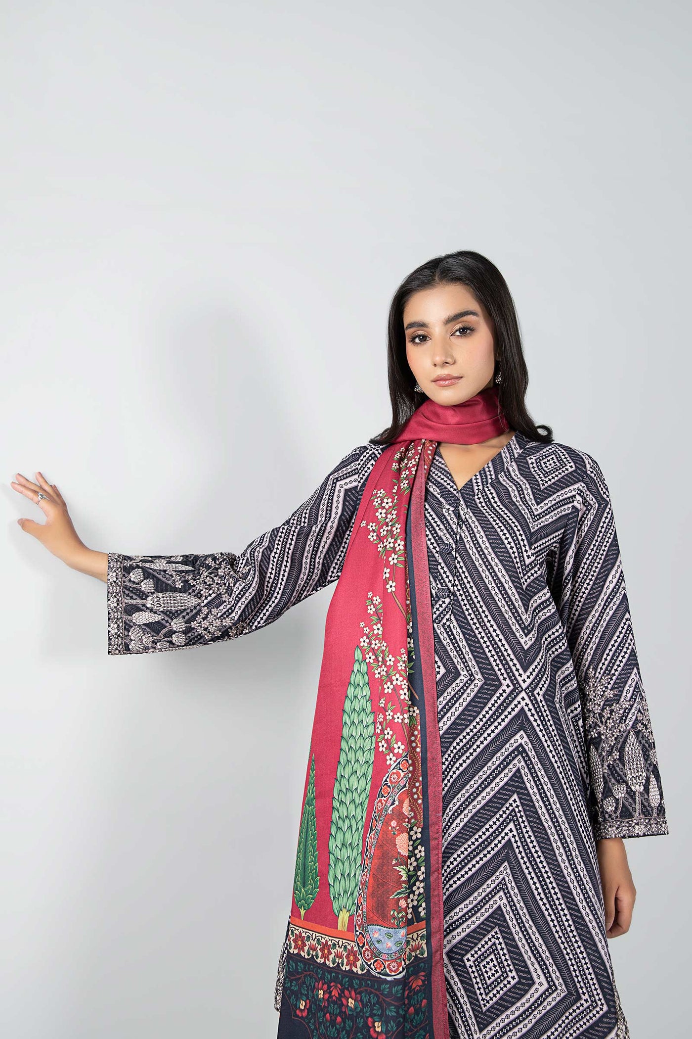 3 Pc Printed Khaddar Suit | MB-USP23-208A